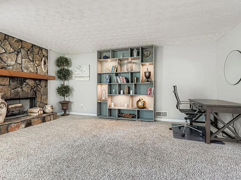 2872 Clearbrook Dr — Photo 12