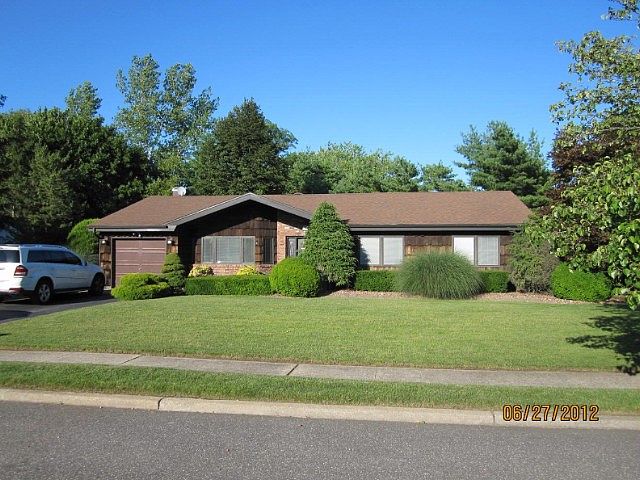 1st image of 9 1/2 Dolphin Ln W
