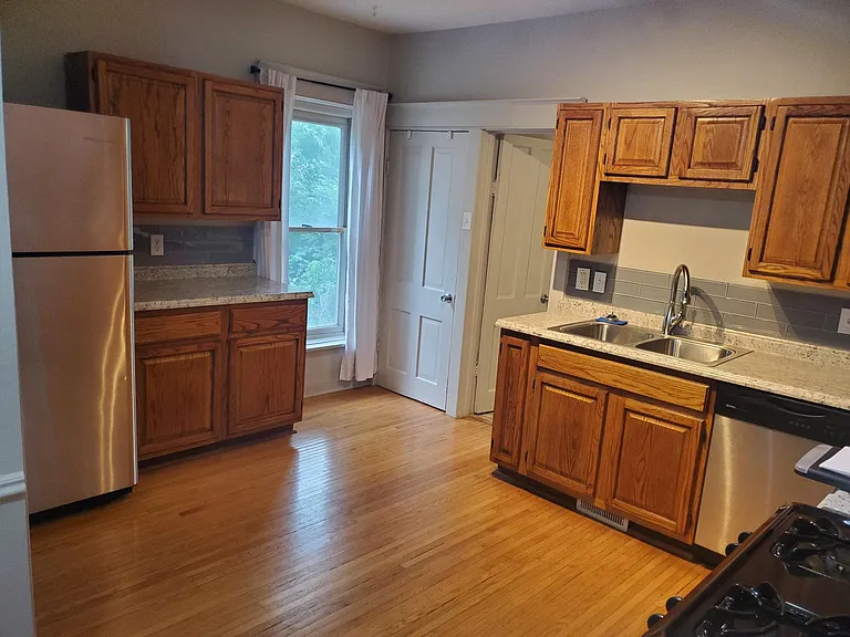 1306 N 50th Ave — Photo 3