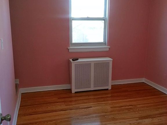Small Bed Room with Window A/C
