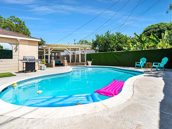 4th image of 5937 Cerritos Ave