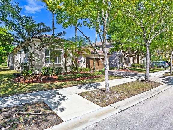 4th image of 1068 Lavender Cir