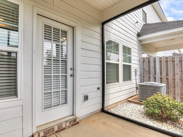 1055 Linsmore Ave — Photo 33