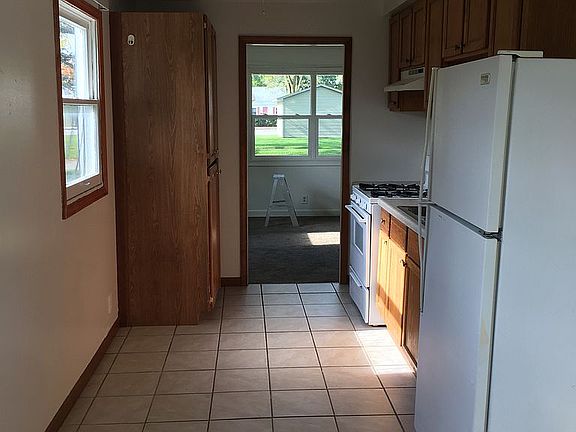 5th image of 1308 Canton St