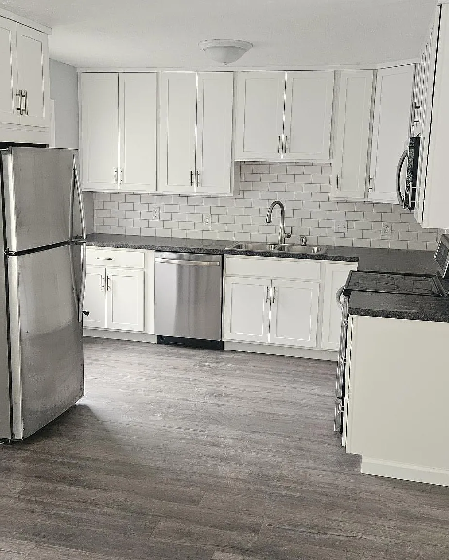 118 E Lorain St — Photo 3