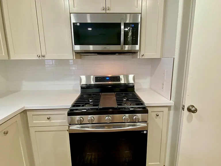 3118 Castlewood St — Photo 20