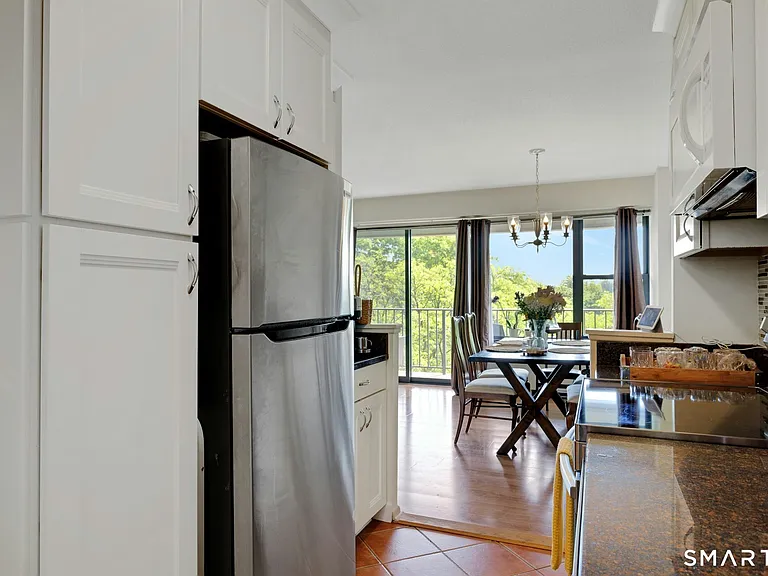 44 Strawberry Hill Ave #5C — Photo 12