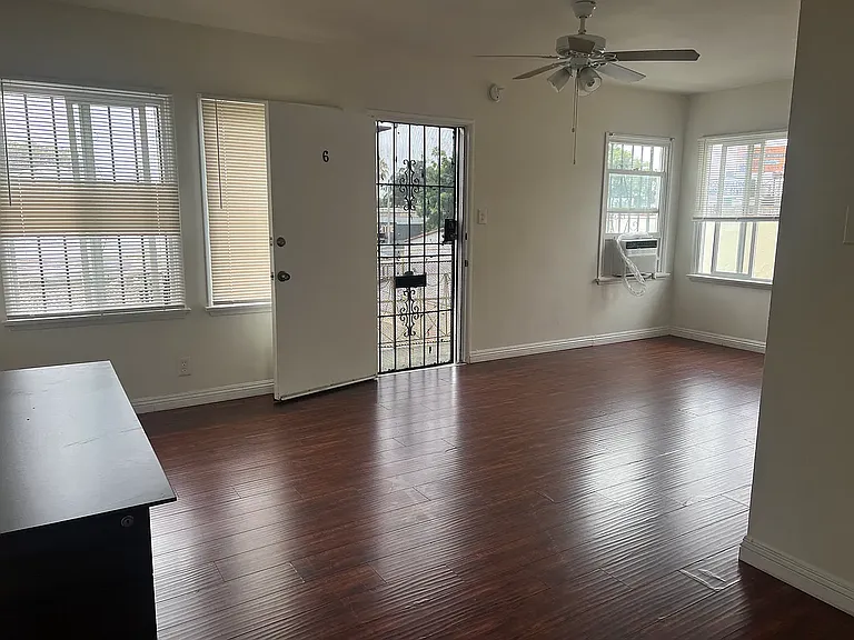 5667 W Pico Blvd — Photo 8