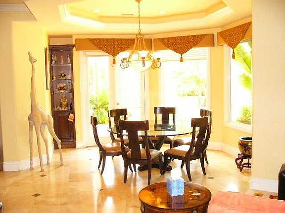 3rd image of 425 Milagrosa Cir