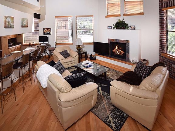 main living area, eat-in ear & bar