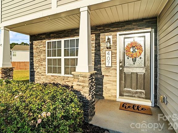 3rd image of 407 Lind Point Ln