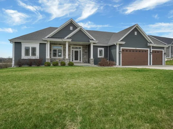 3649 Howell Oaks DRIVE, Waukesha, WI 53188