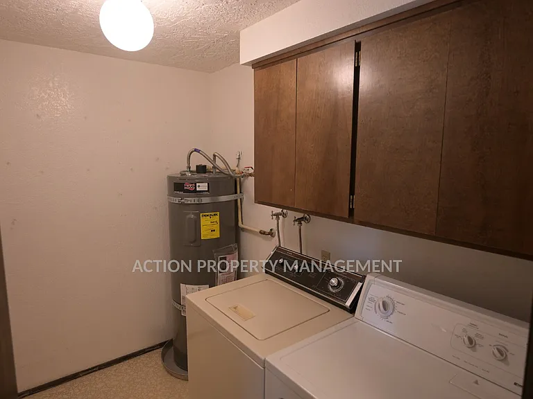 842 N Canterbury Ct — Photo 18