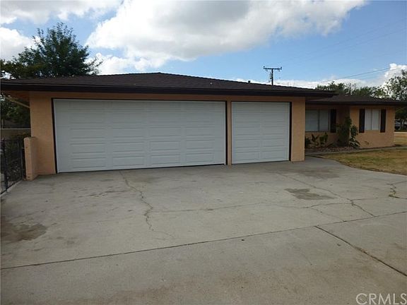 2nd image of 1075 W 48th St
