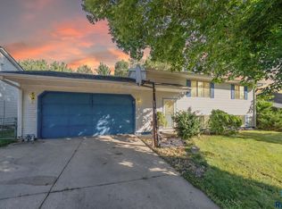 2012 E Tracy Ln, Sioux Falls, SD 57103