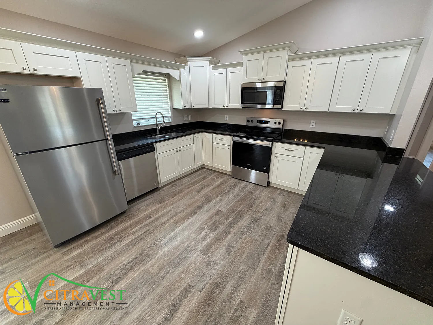Lovely 4 Bedroom Available in Citrus Springs! — Photo 3