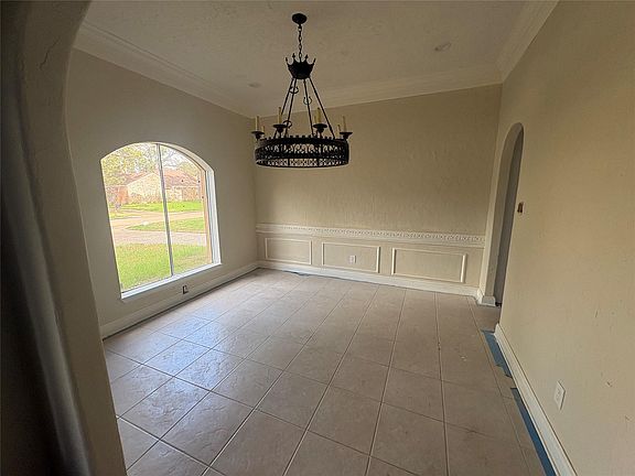 3rd image of 9023 Mauna Loa Ln