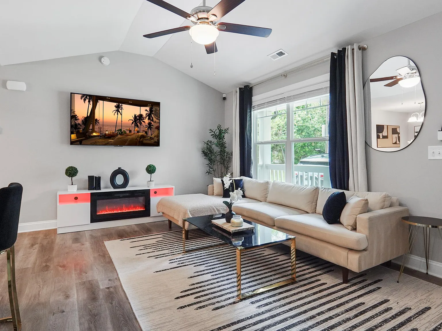 3 bed, 1324 sqft, $3,200 — Photo 2