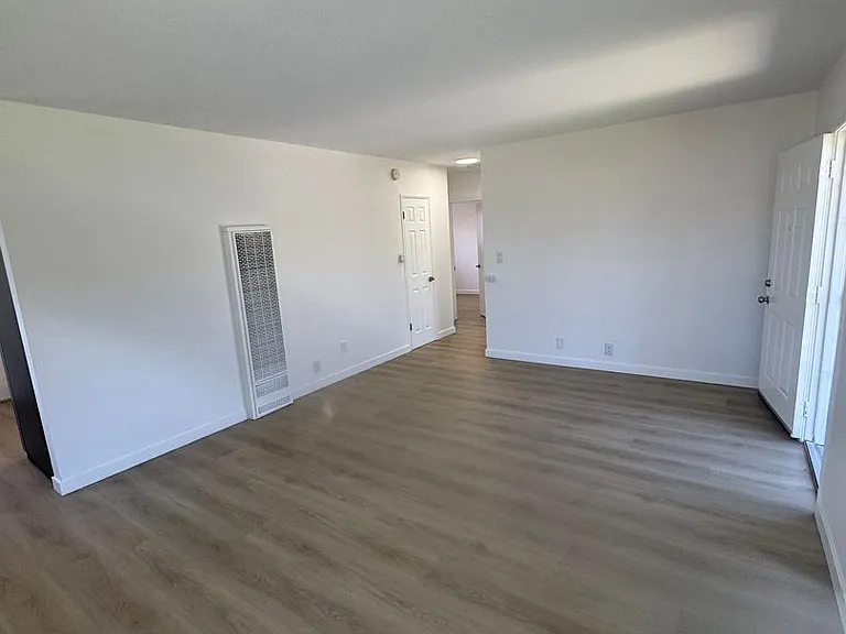 10541 Sycamore Ave — Photo 10