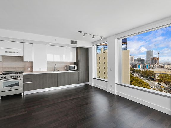 3rd image of 8 Buchanan St Unit 611