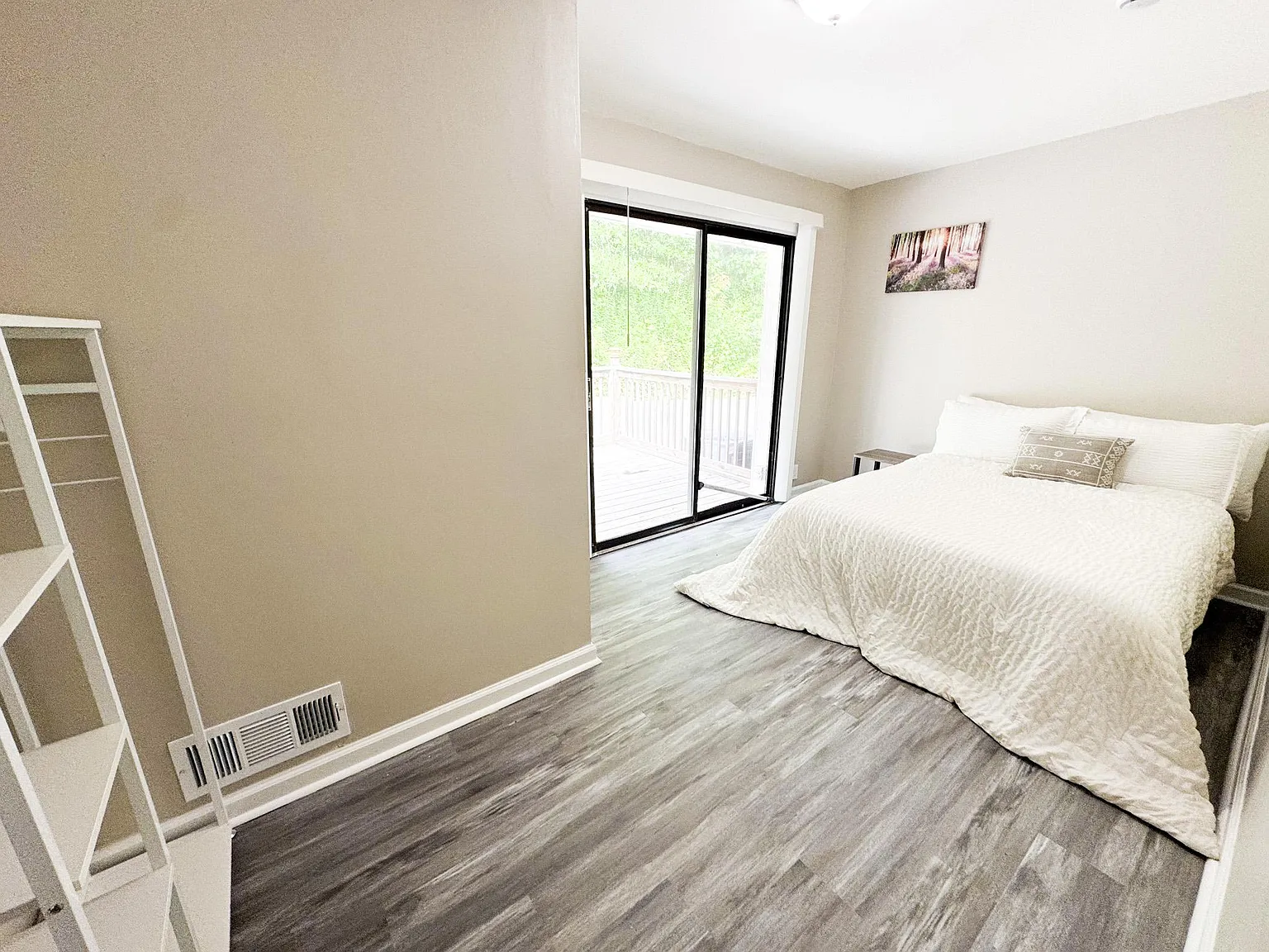 4 bed, 4.0 bath, 2400 sqft, $763 — Photo 1