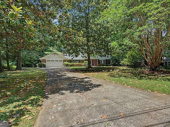 2nd image of 483 Summit Ridge Dr