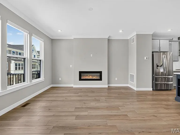 8933 Eager Rd — Photo 4