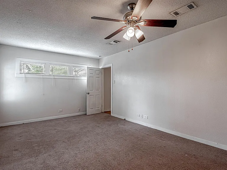 2538 Sycamore Ave — Photo 14