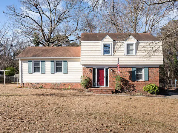 313 Robin Lake Dr, Dudley, NC 28333