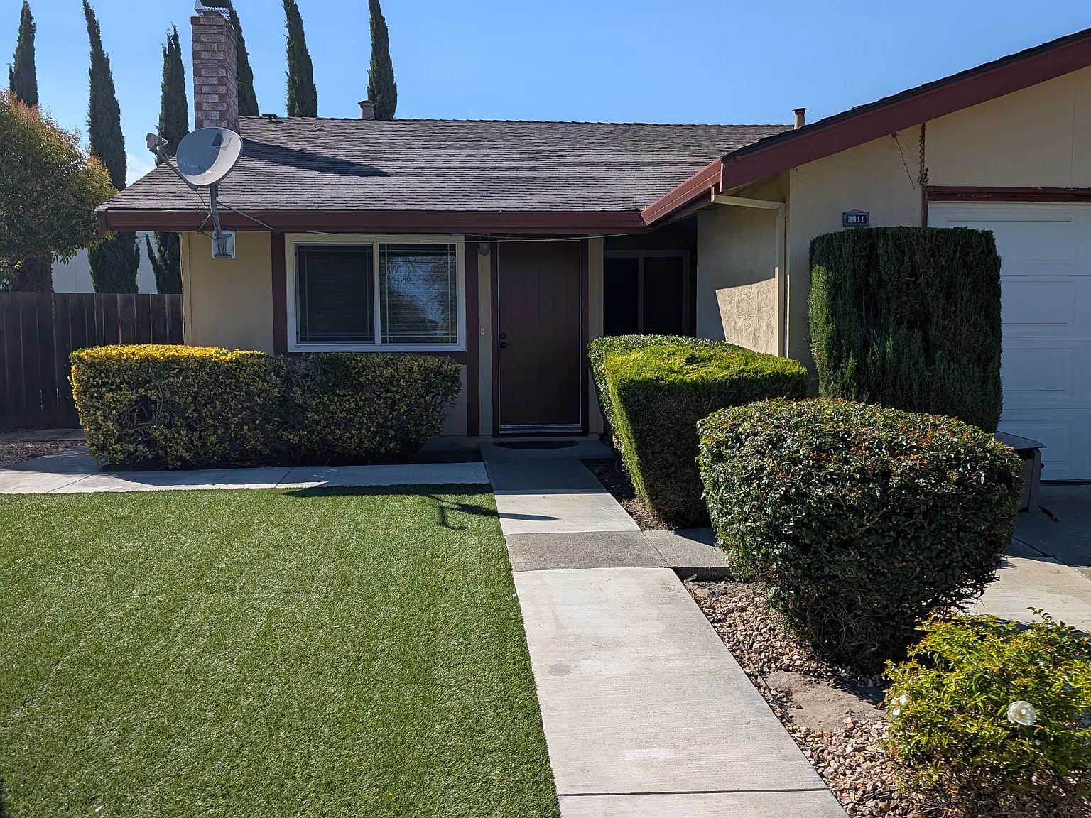 3 bed, 1071 sqft, $3,950 — Photo 2