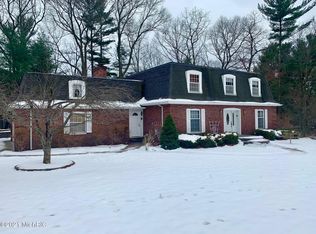 2291 Pleasant Hill Dr, Norton Shores, MI 49441