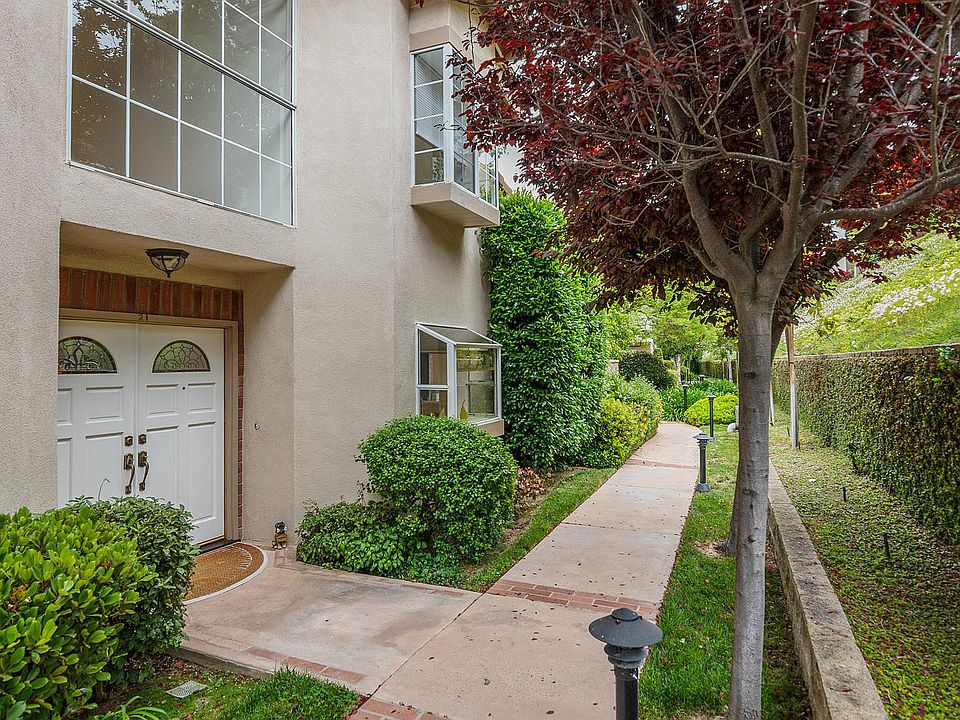 1st image of 21 Greenmeadow Dr