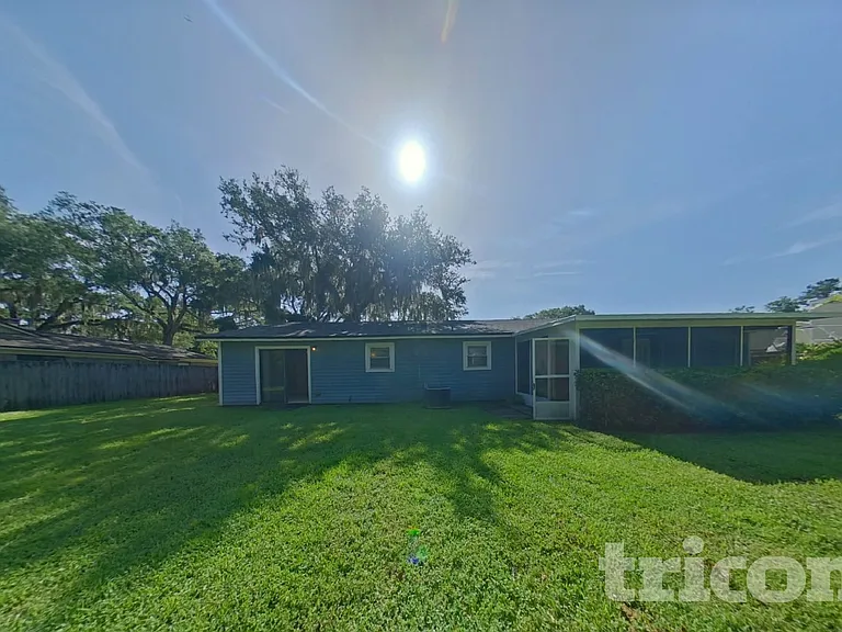 554 Peregrine Ct — Photo 16