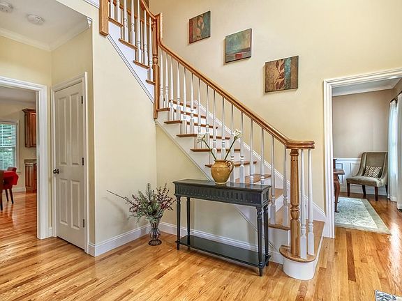 4th image of 30 Coolidge Ave