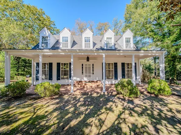 389 Summerville Rd, Smiths Station, AL 36877
