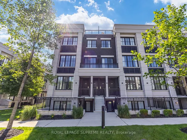 652 Cricklewood Dr #207, Mississauga, ON L5G 0B7