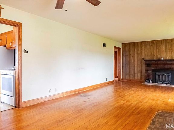 5th image of 21061 Pike 307