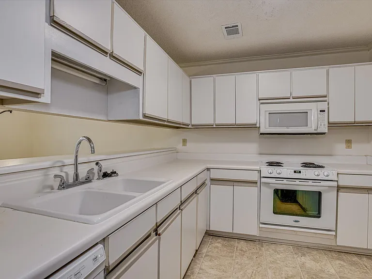 3220 Summerchase Cir — Photo 23