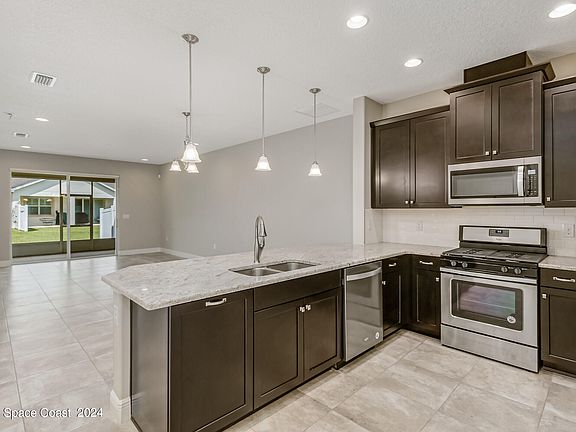 5th image of 7563 Loren Cove Dr