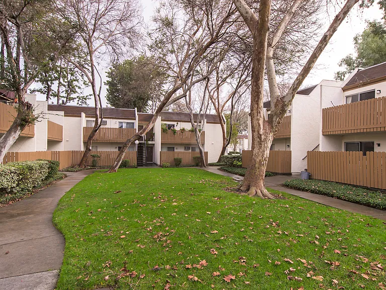 Lawrence Road Apartments — Photo 10