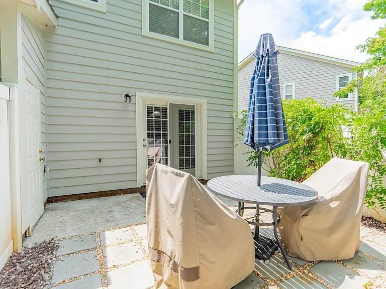 419 Hurston Cir — Photo 15