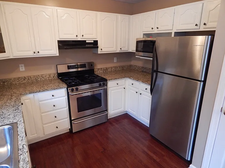 2054 Pinecrest Dr — Photo 10