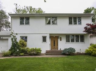 859 Oliver Ave, Valley Stream, NY 11581