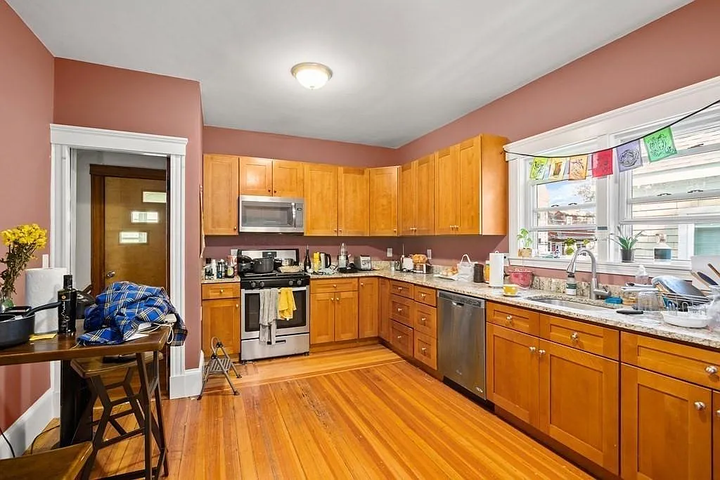 5 bed, $6,500 — Photo 1