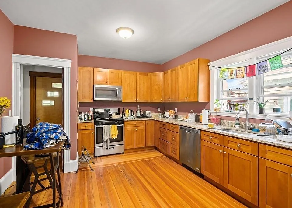 15 Teele Ave #2B