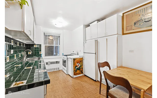 Sold by Douglas Elliman | media 10