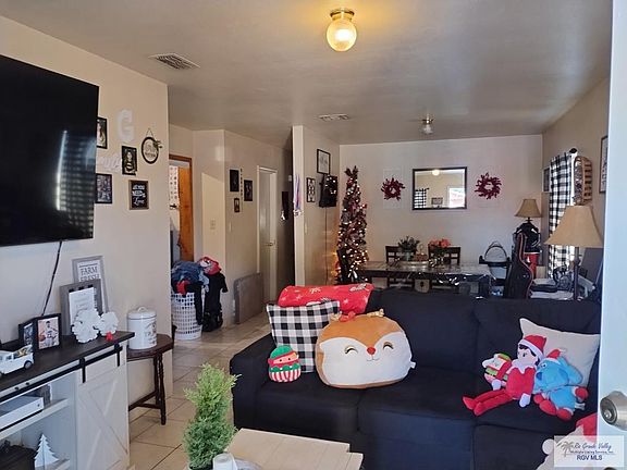 3rd image of 6806 Greystone Dr