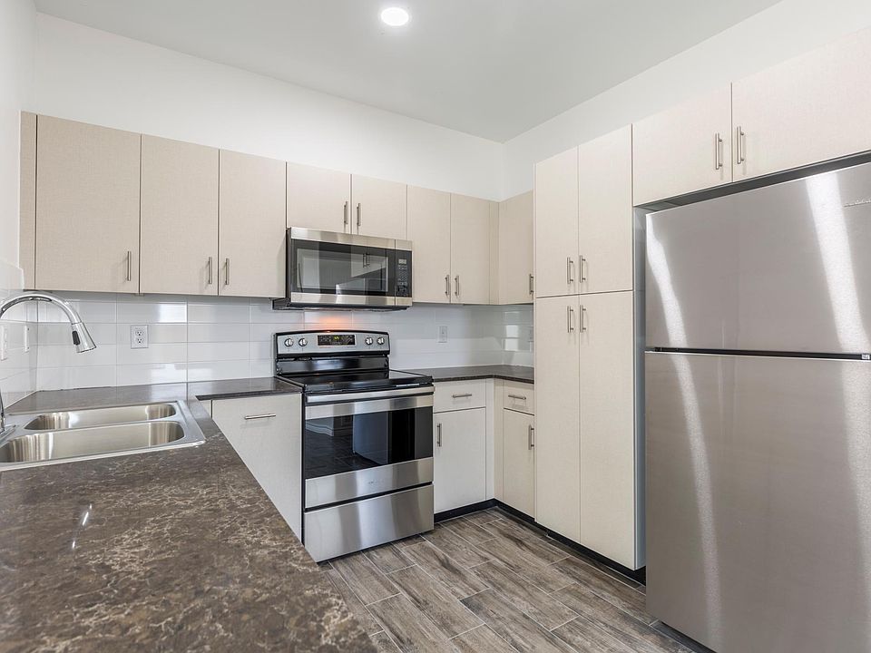 1st image of 815 N 15th Pl #1