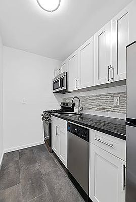 3rd image of 445 W 46th St #3F