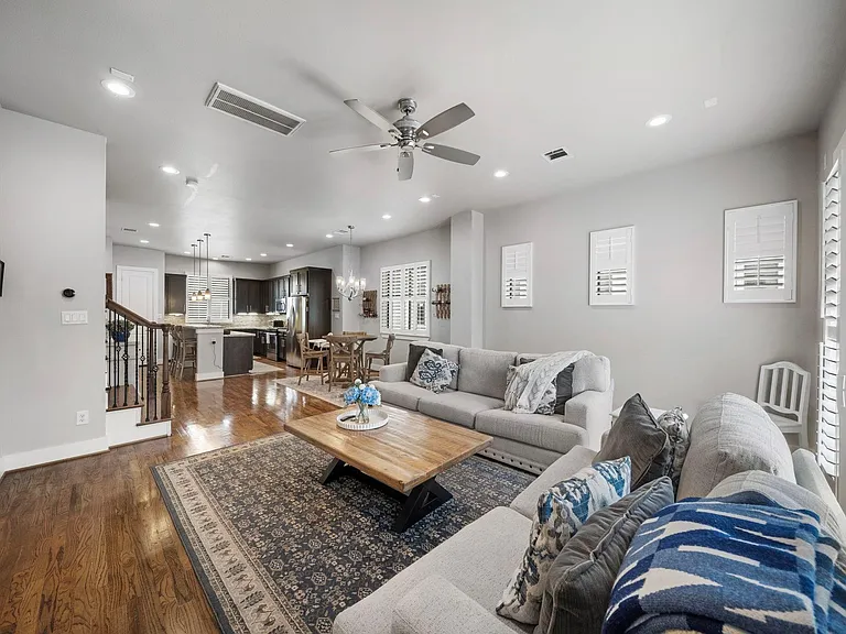 2509 Garrow St #B — Photo 8